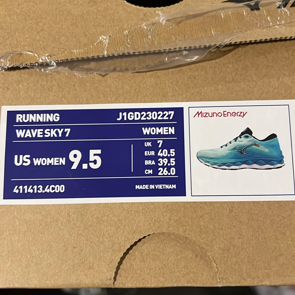 Mizuno Wave Sky7 women 9.5 new in box